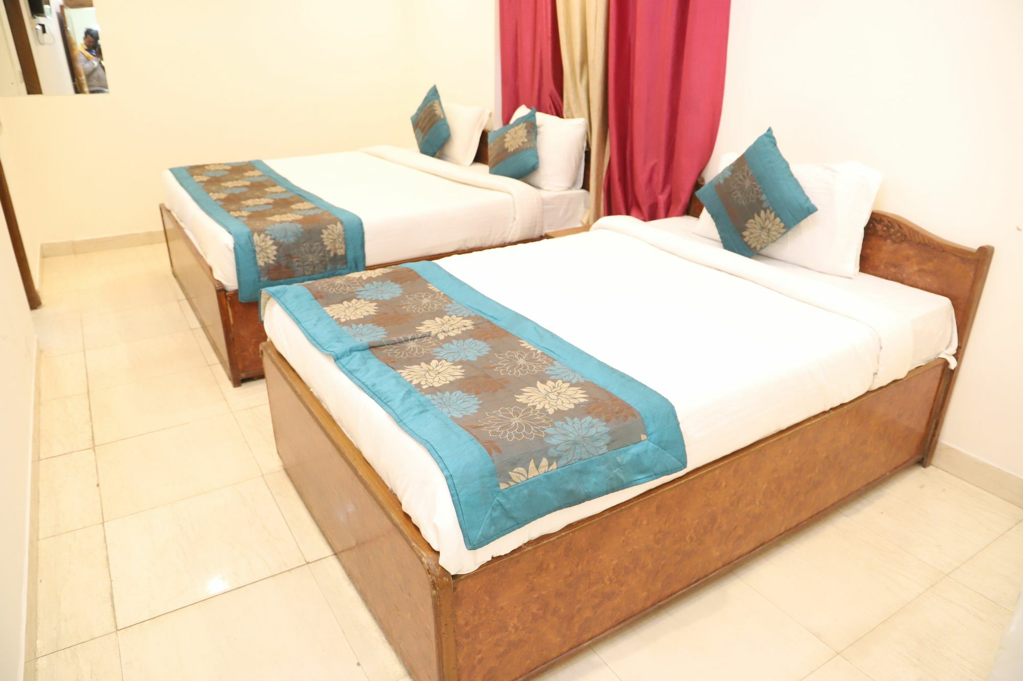 Hotel Sherawat New Delhi