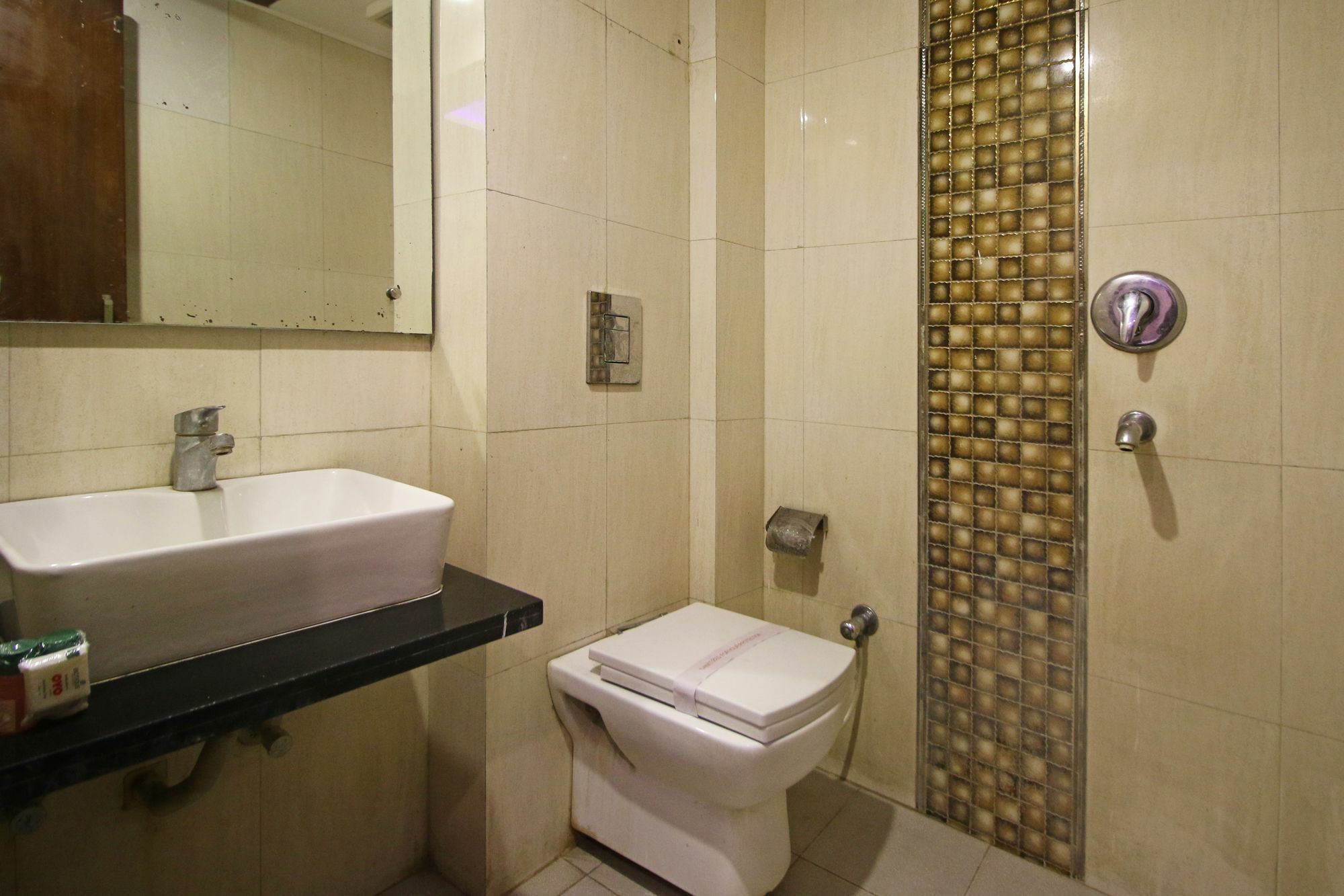 Oyo 2894 Guru Vas Hotel