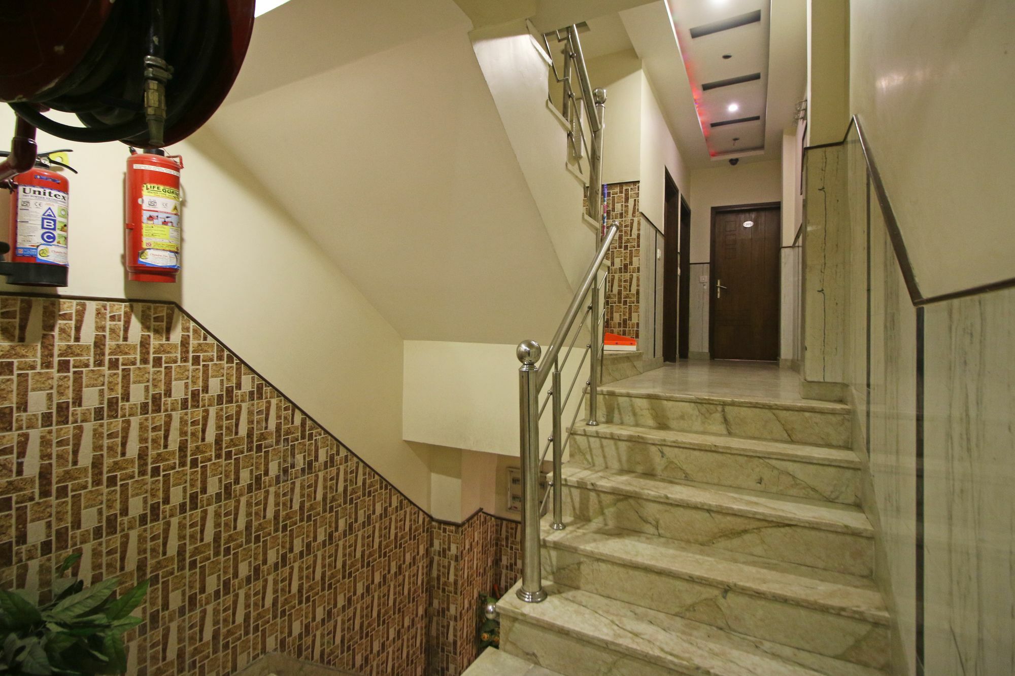 Hotel Oyo 2894 Guru Vas