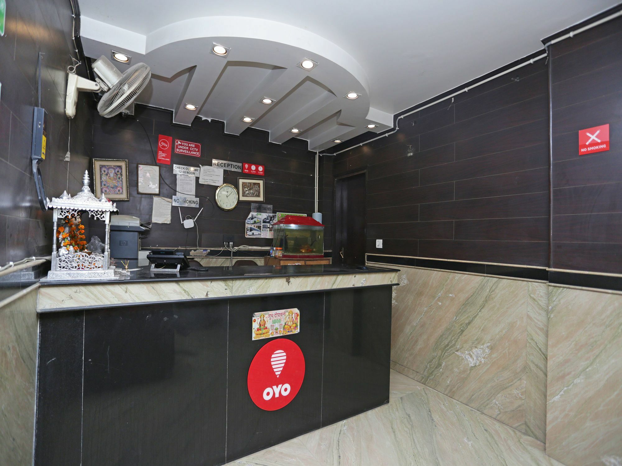 Oyo 13277 Neelam Palace