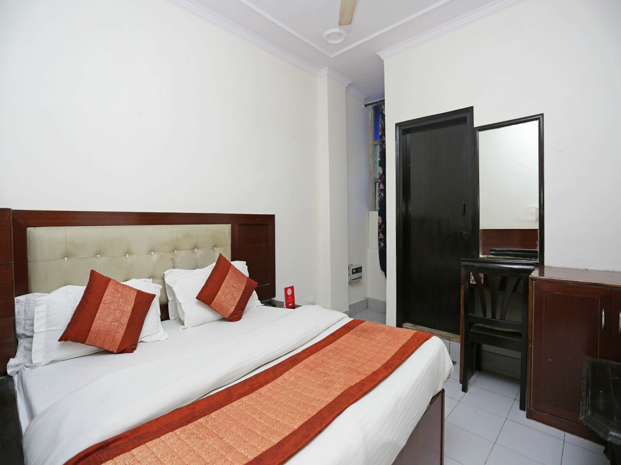 Oyo 13277 Neelam Palace Hotel