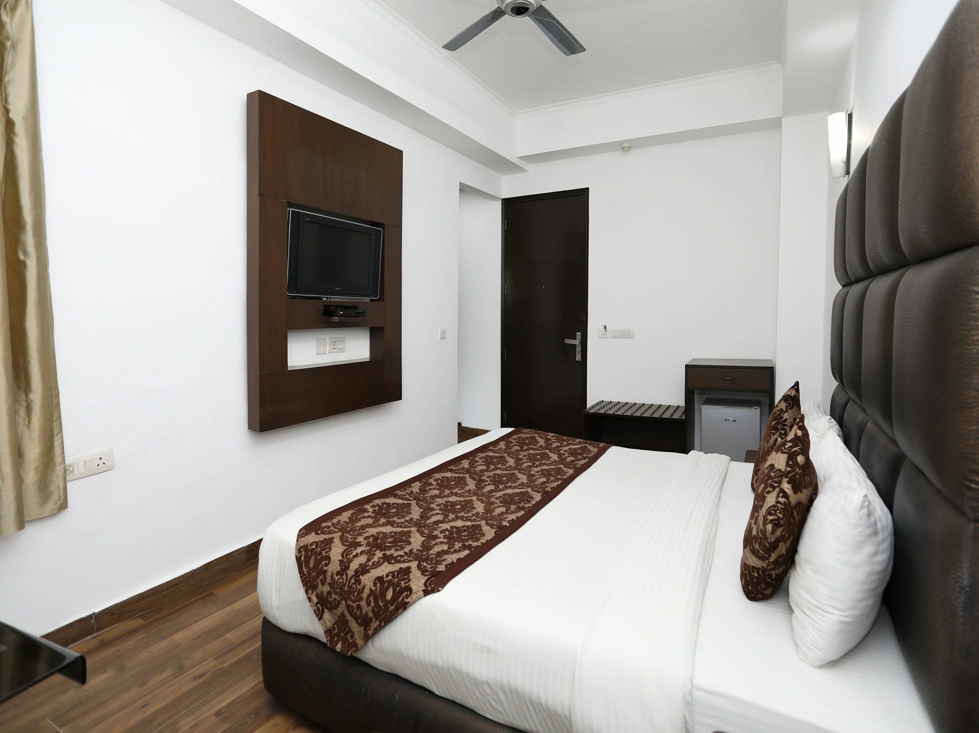 Fabhotel Cameron