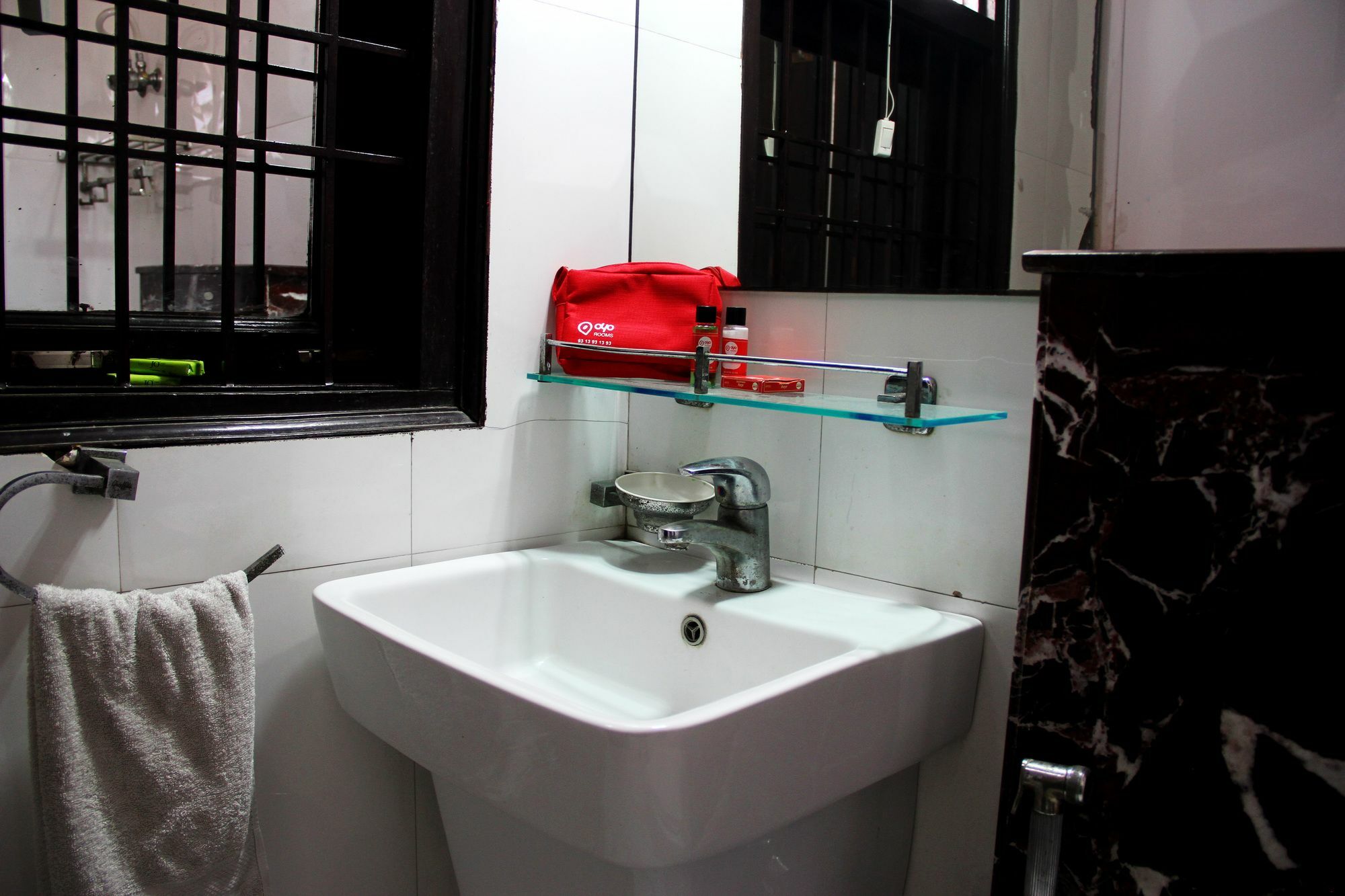 Hotel Capital O Metro View Near Satyam Inox Patel Nagar New Delhi