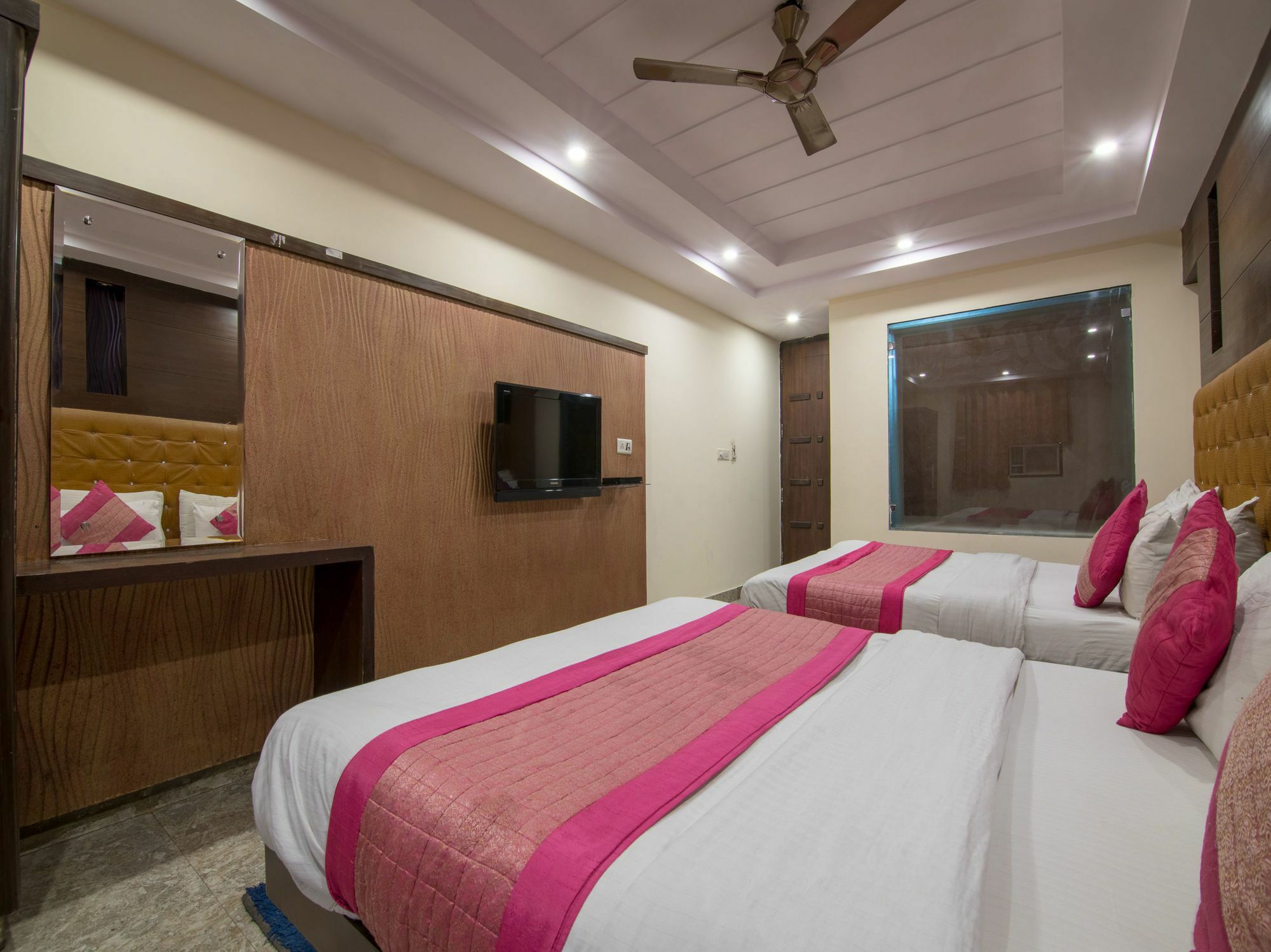 Oyo 1912 Dada Hotel Nova Deli