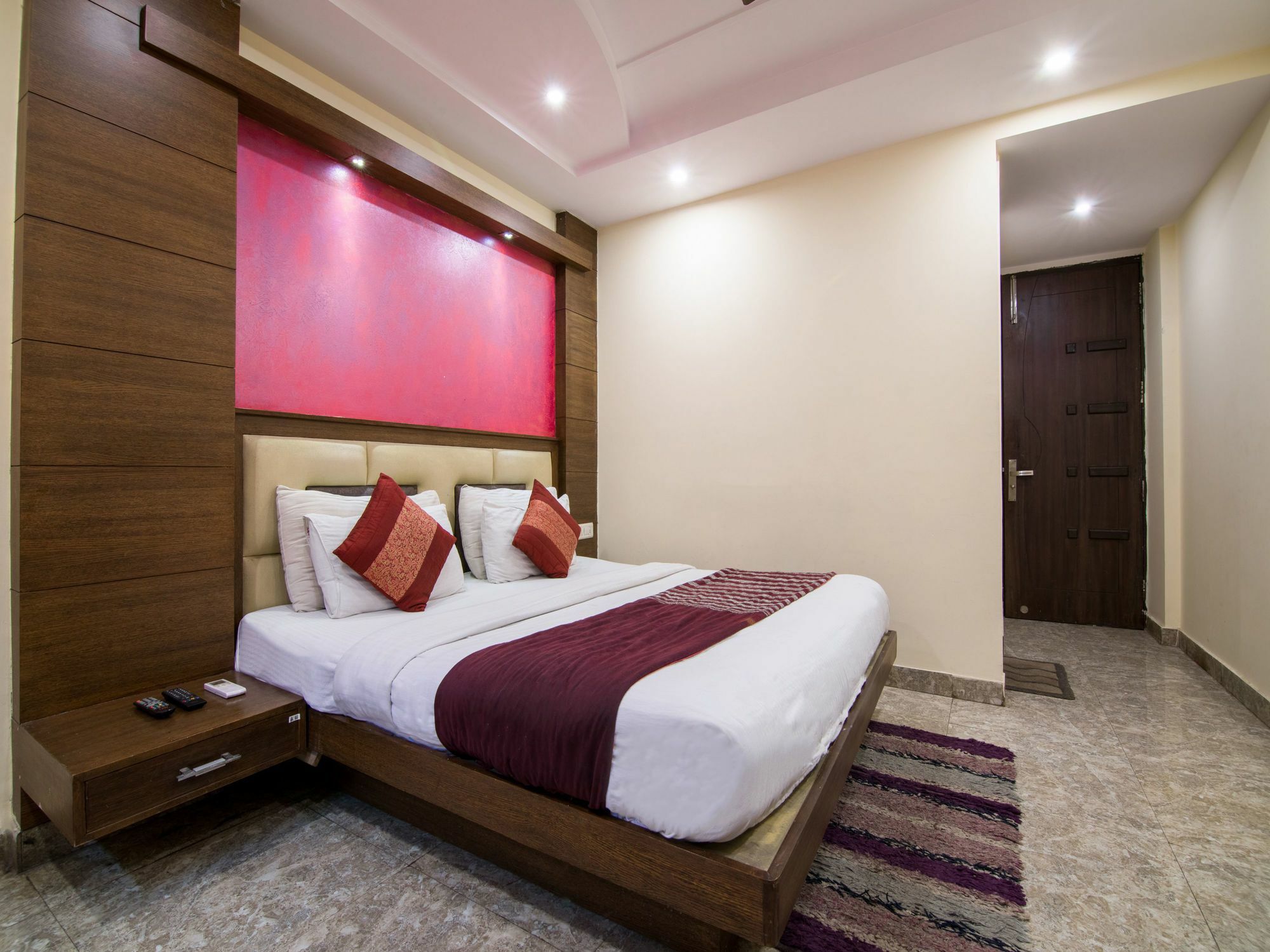 Oyo 1912 Dada Hotel 3*