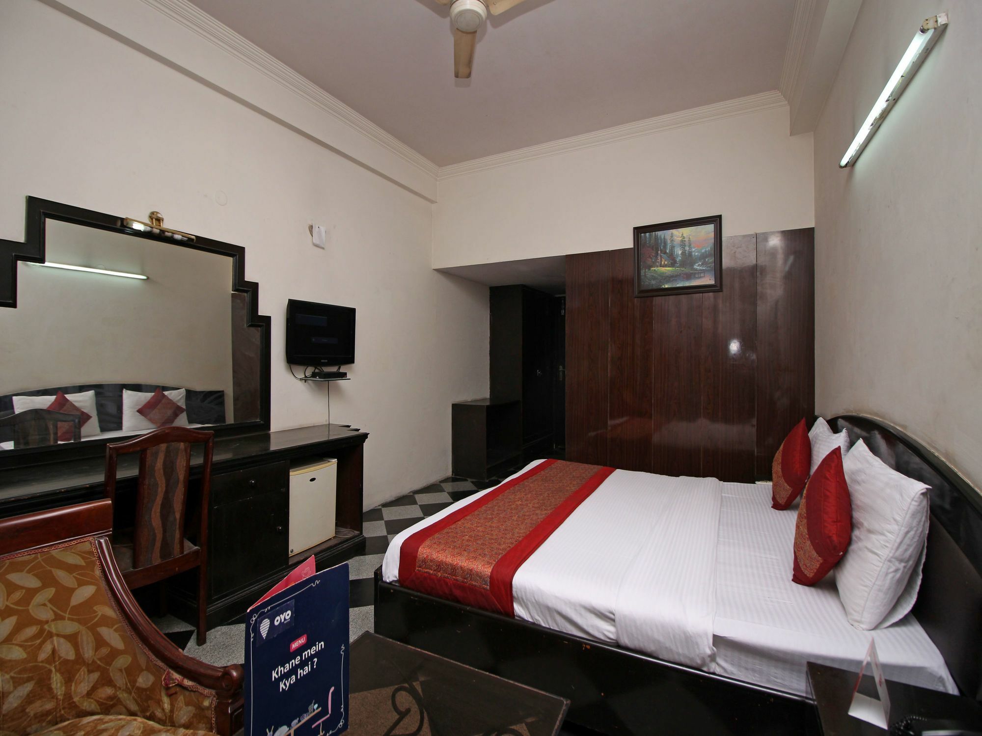 Hotel Capital O Orchid Garden Near Satyam Inox Patel Nagar 3*
