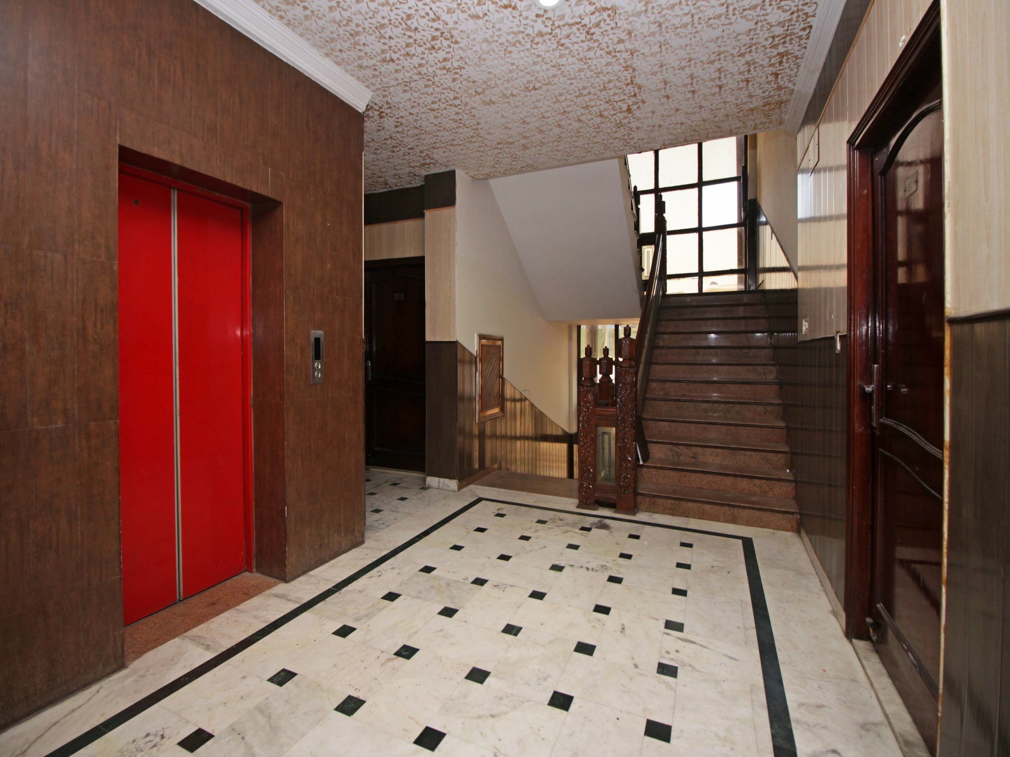 Capital O Orchid Garden Near Satyam Inox Patel Nagar Hotel 3*