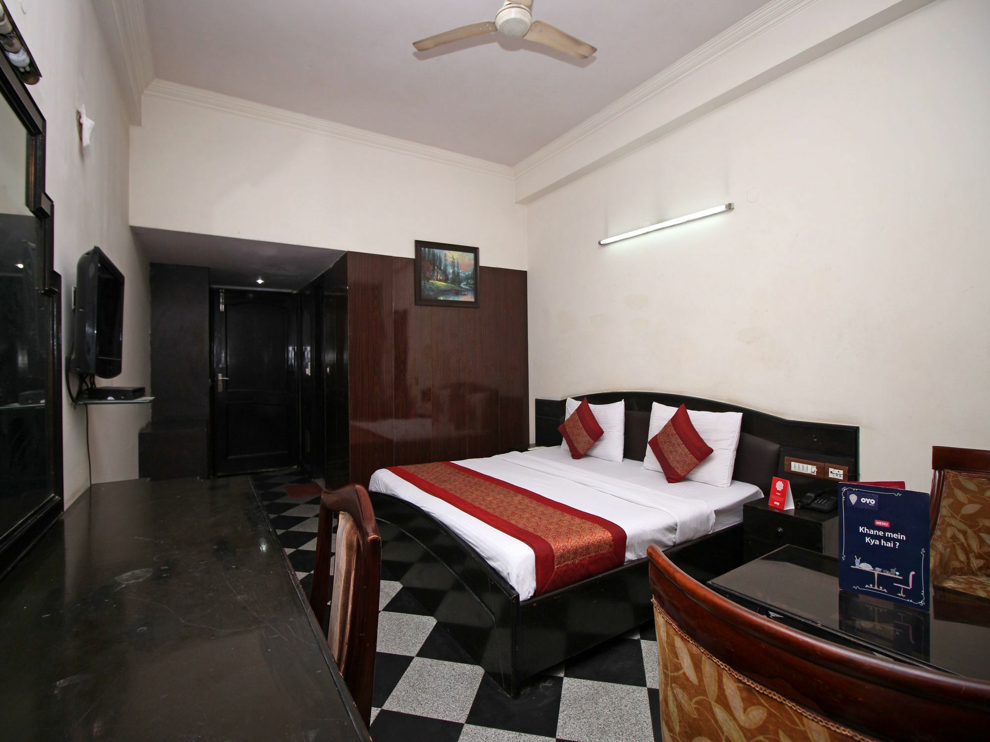Hotel Capital O Orchid Garden Near Satyam Inox Patel Nagar 3*