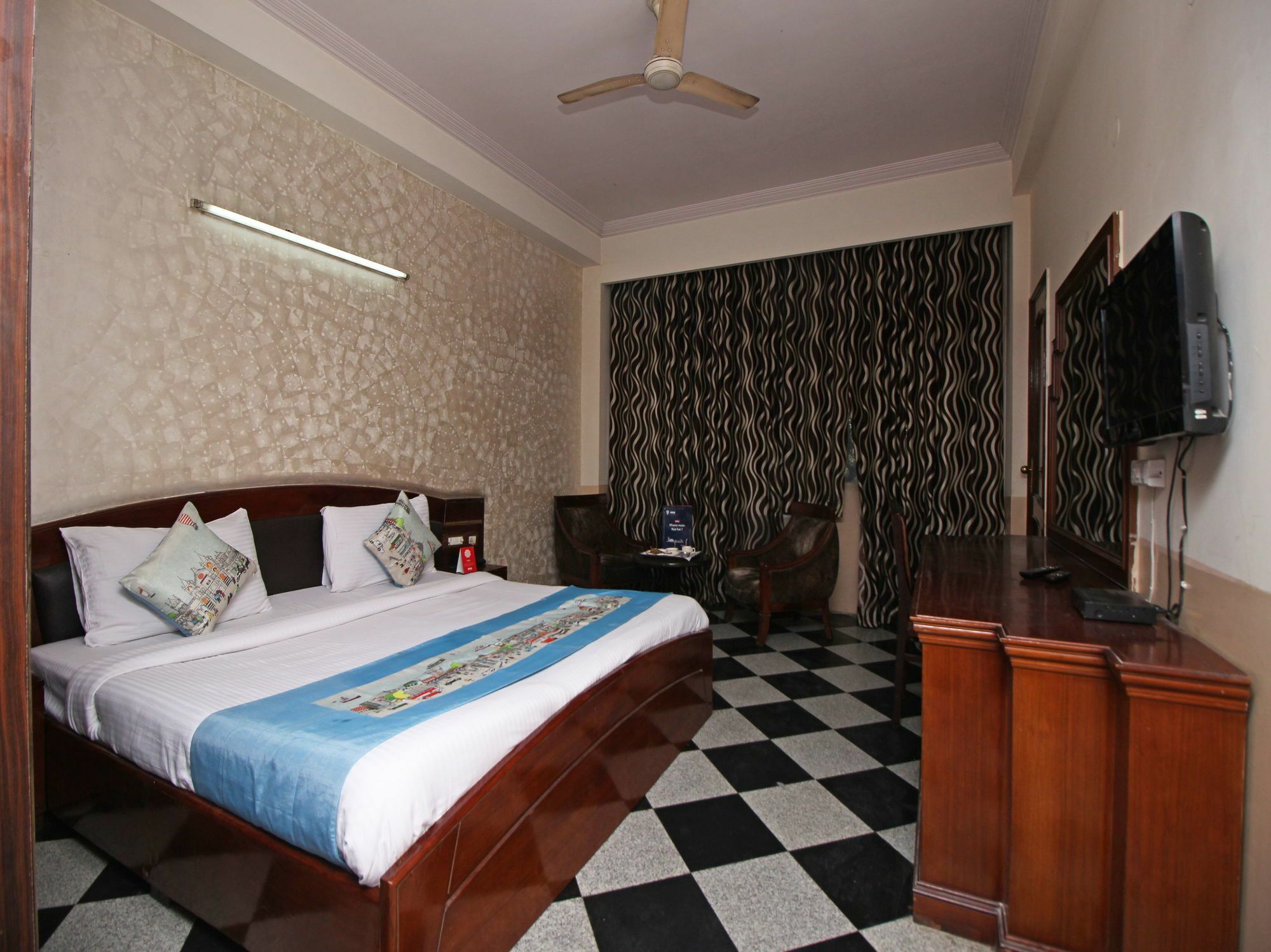Capital O Orchid Garden Near Satyam Inox Patel Nagar Hotel 3*