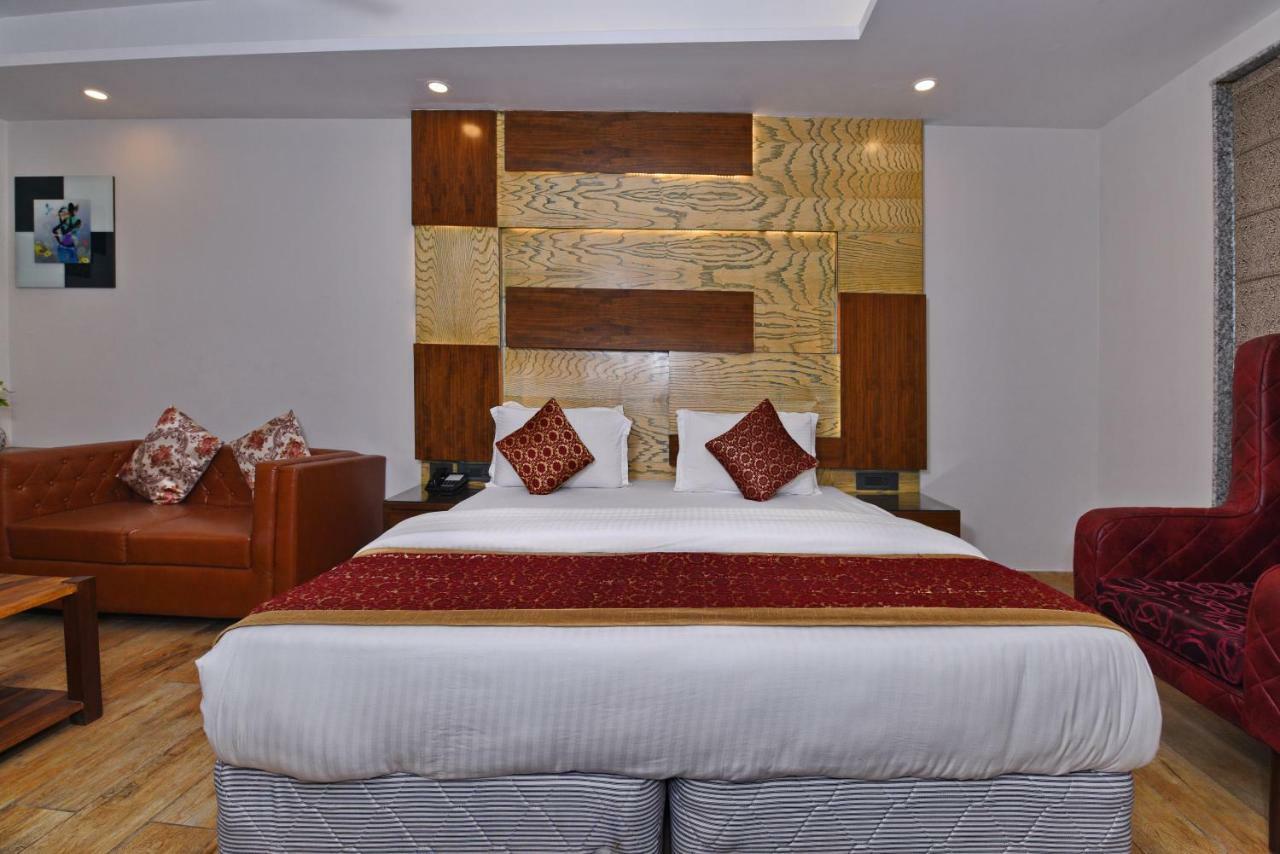 Staybook Nitya Maharani Free Airport Pickup