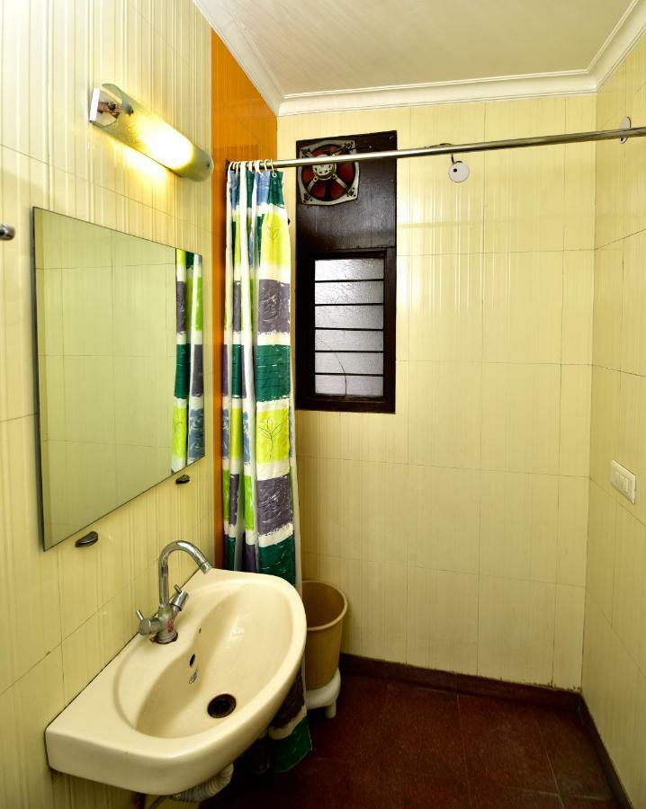 2bhk Comfortable Furnished Serviced In Hauz Khas - Woodpecker Inn 3*