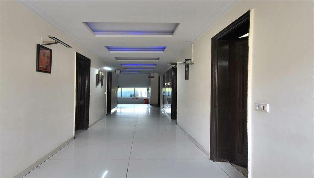 Fabhotel Cosy Palace New Delhi