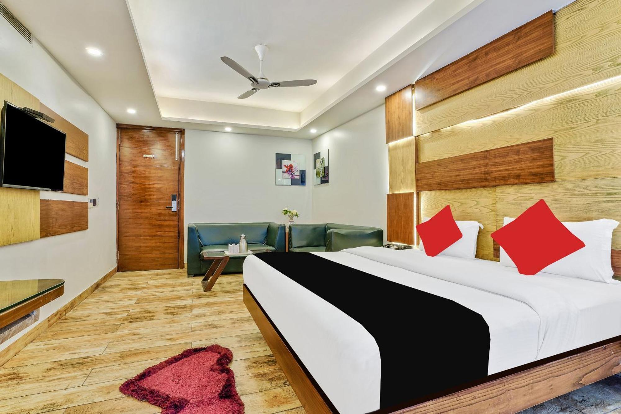 Staybook Nitya Maharani Free Airport Pickup 4* New Delhi