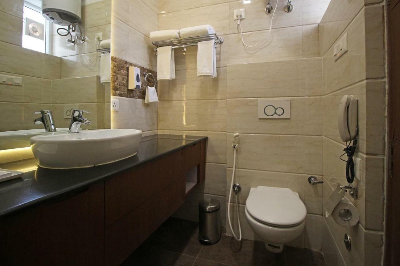 Royal On Sohna Road Hotel 3*