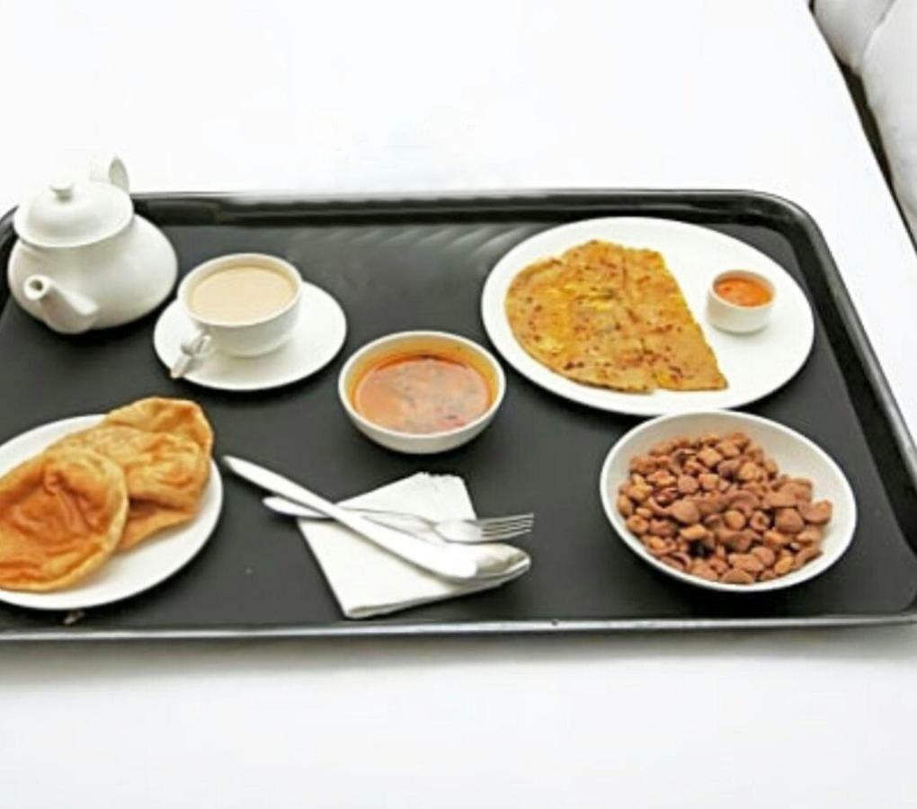 Hotel Airport The Paramont 3*