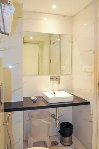 Hotel Aman Continental - 2mins From Railway Station And 5 Mins From Metro 3*