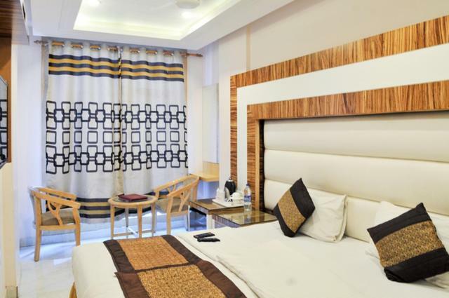 Hotel Aman Continental - 2mins From Railway Station And 5 Mins From Metro