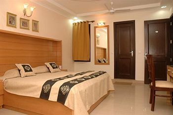 Fabhotel Cosy Palace Nova Deli