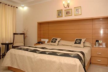 Fabhotel Cosy Palace 3*