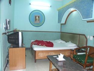 Durga Deluxe Hotel