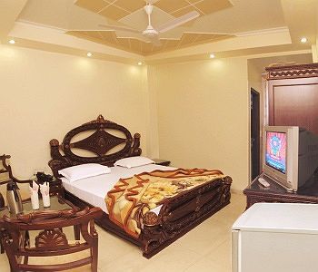 Legend - Walk-in From Railway Station 3*