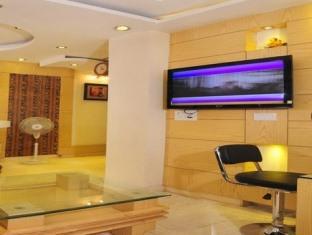 Guest house Gold Palace - 03 Mins Walk From Railway Station