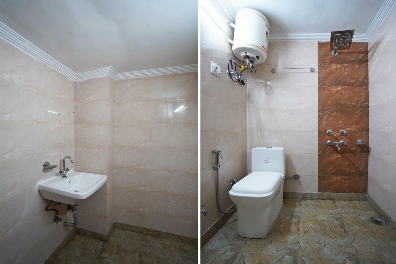 Hotel Oyo Sunroof Residency Near Dlf Avenue Saket 3*