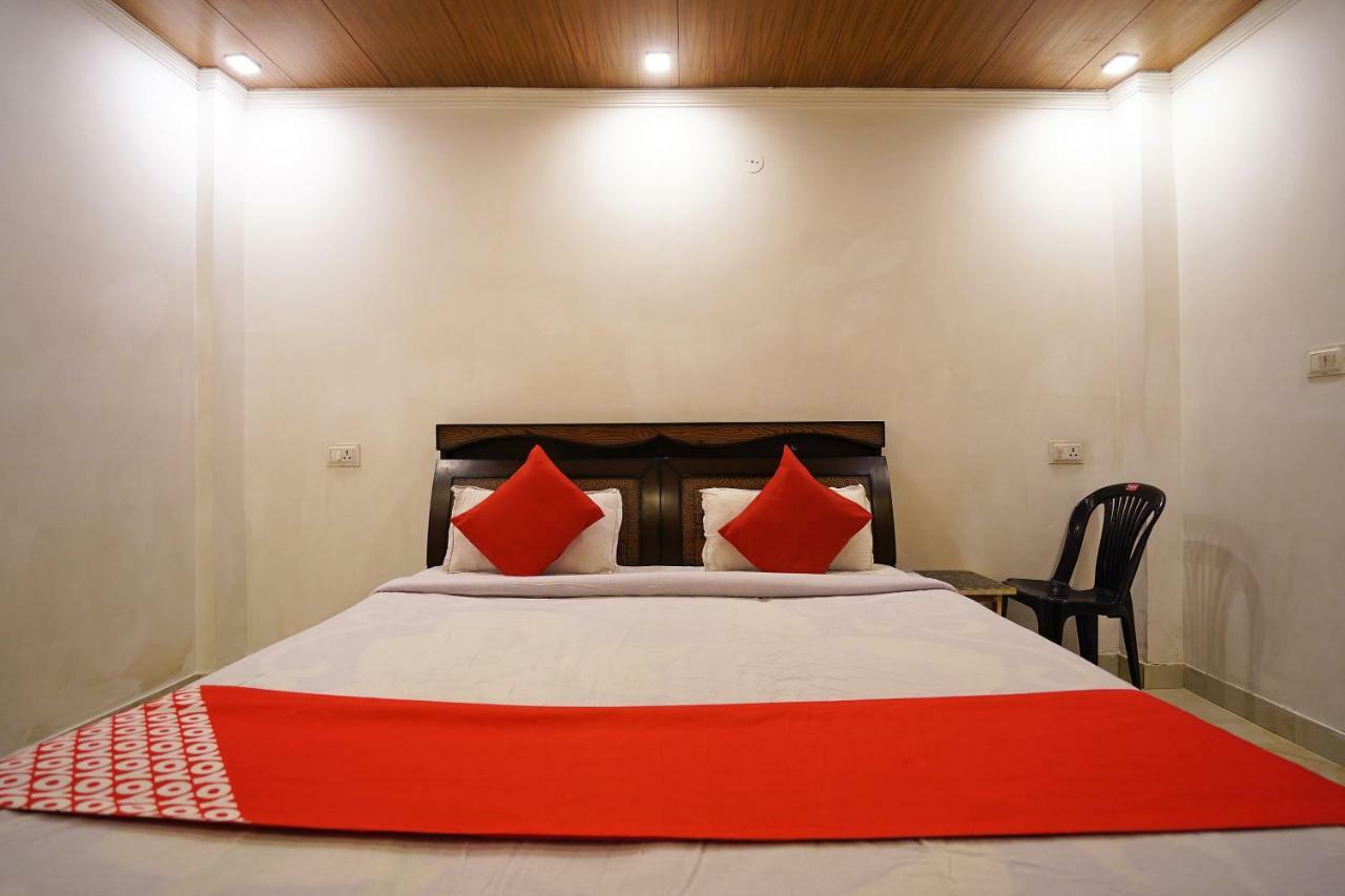 Hotel Oyo Sunroof Residency Near Dlf Avenue Saket 3*