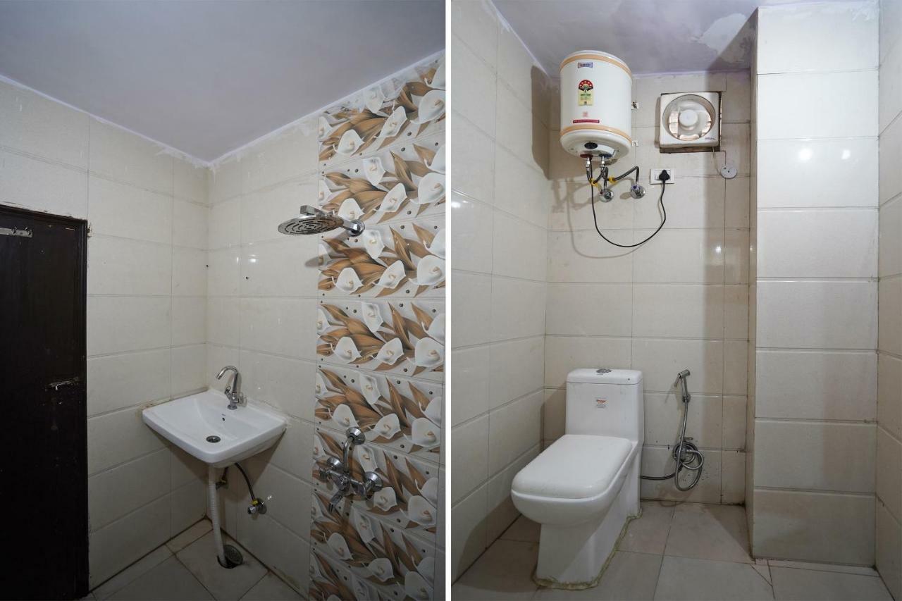 Oyo Sunroof Residency Near Dlf Avenue Saket New Delhi