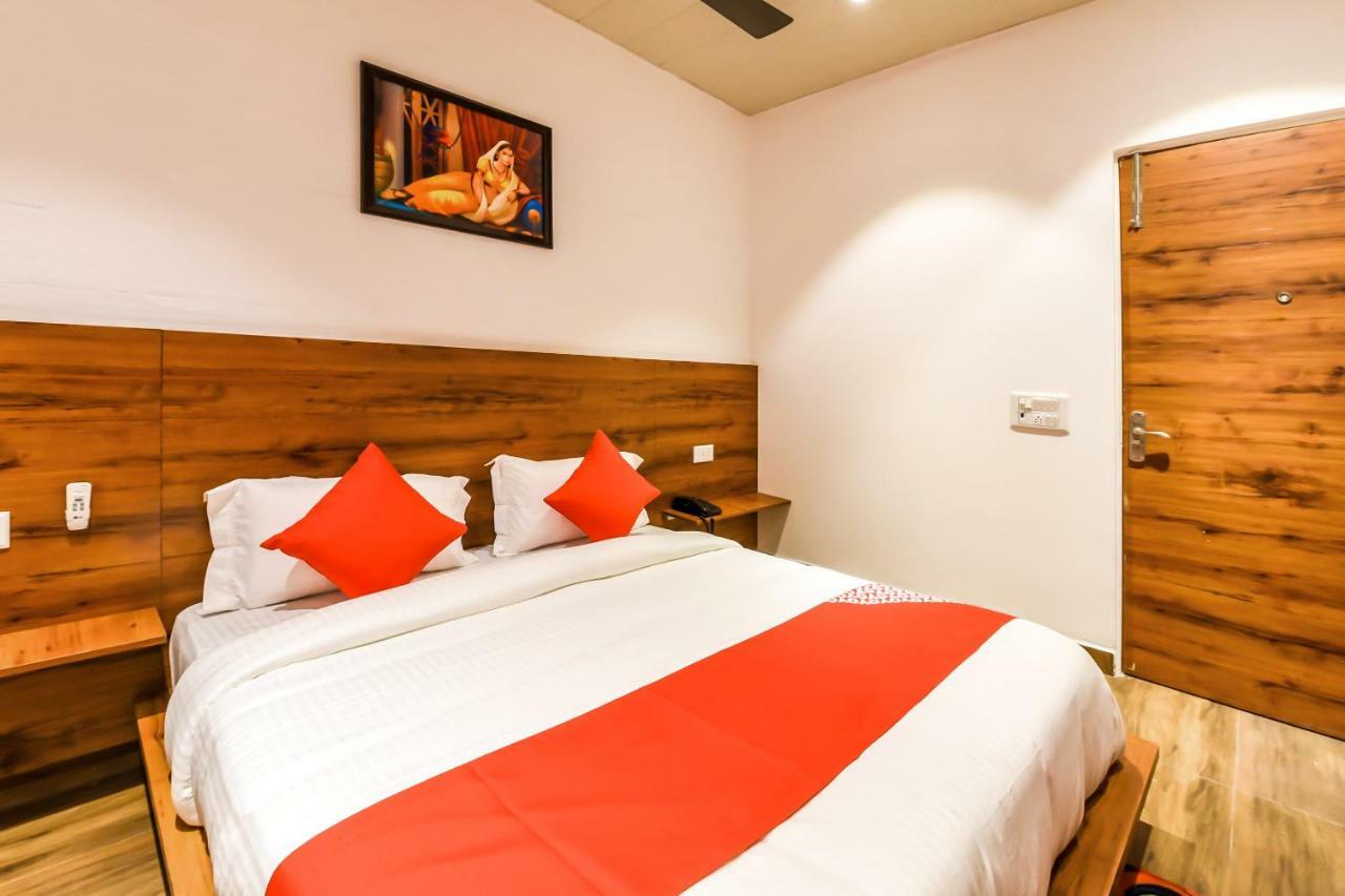 Capital O 19133 Oak Tree 3* New Delhi
