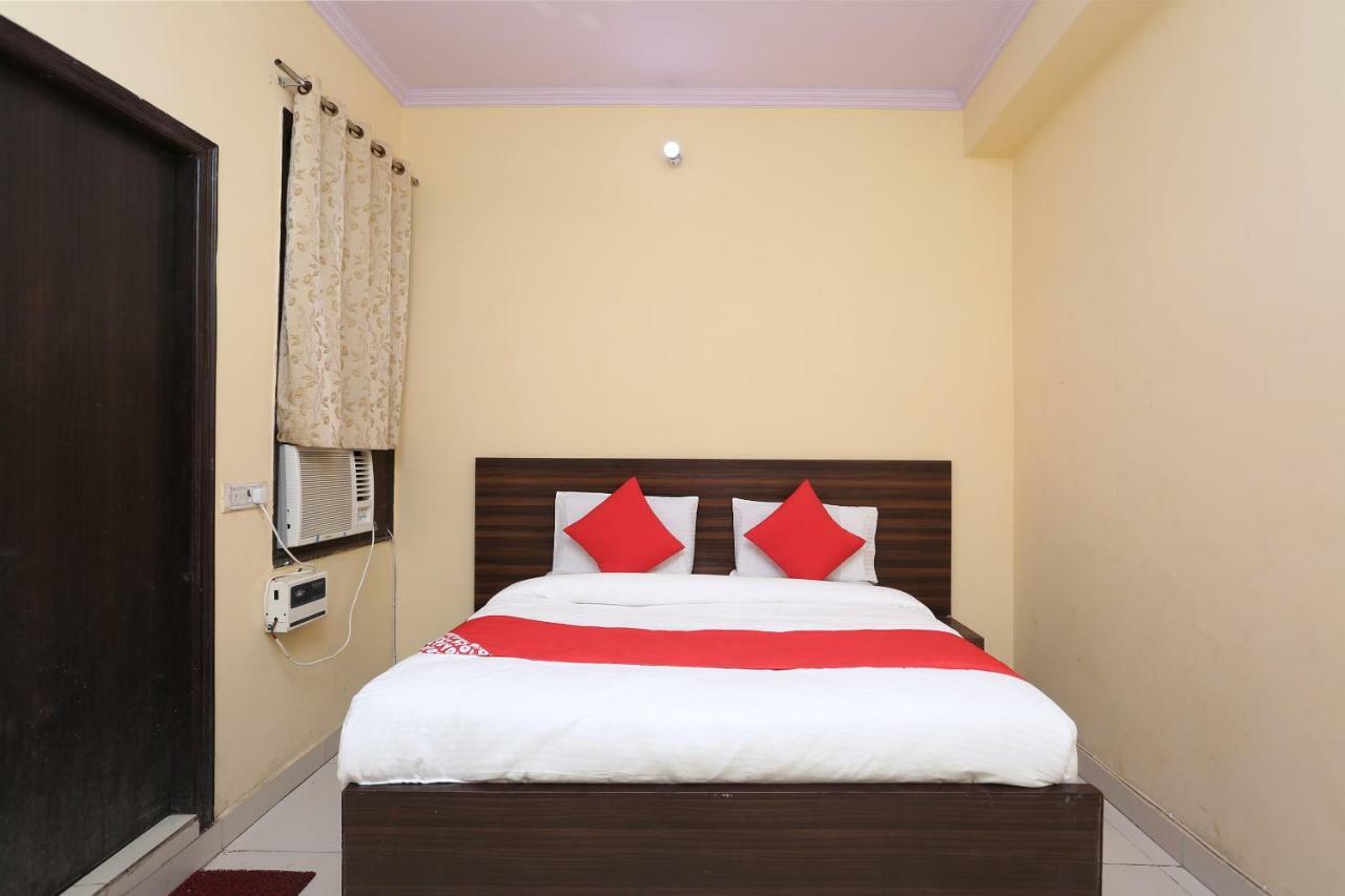 Oyo 37262 Akash Hotel