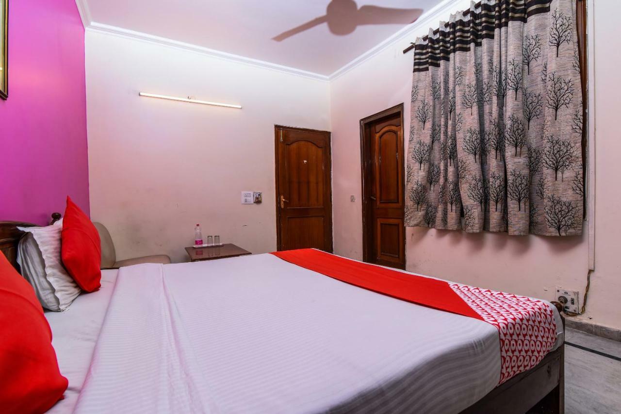 Hotel Rahul Palace By Golden Tree Near Metro Station And Ajmal Khan Market