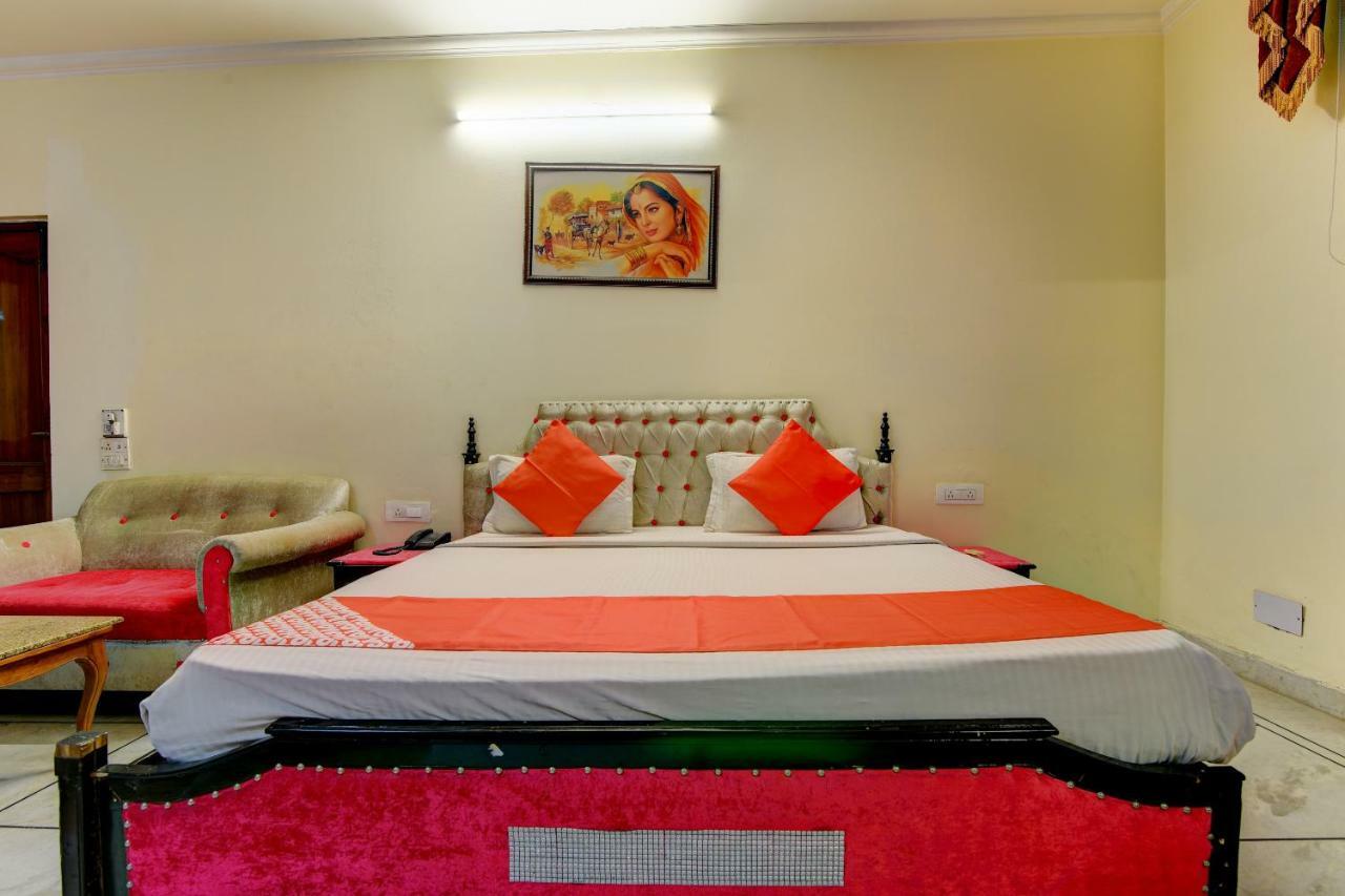 Rahul Palace By Golden Tree Near Metro Station And Ajmal Khan Market Hotel