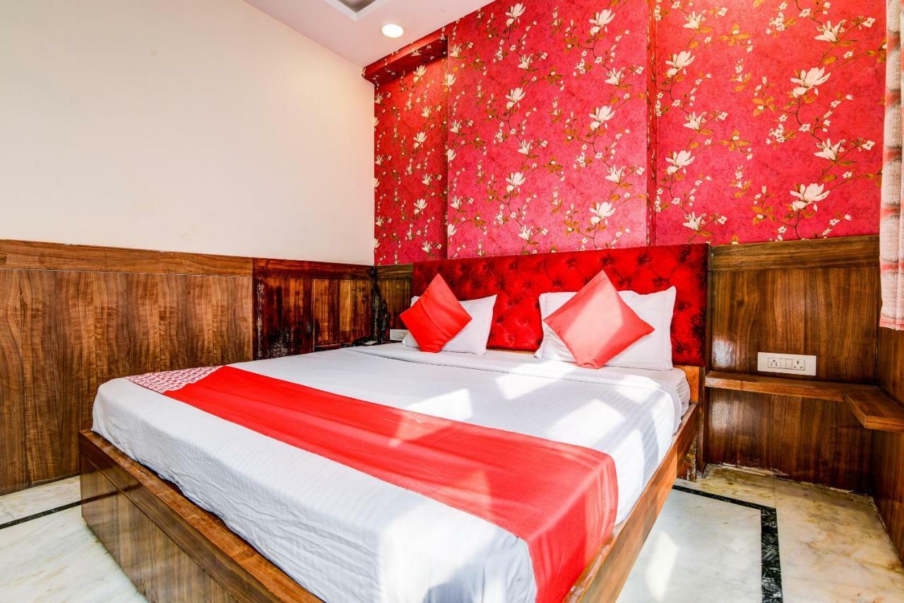 Hotel Rahul Palace By Golden Tree Near Metro Station And Ajmal Khan Market