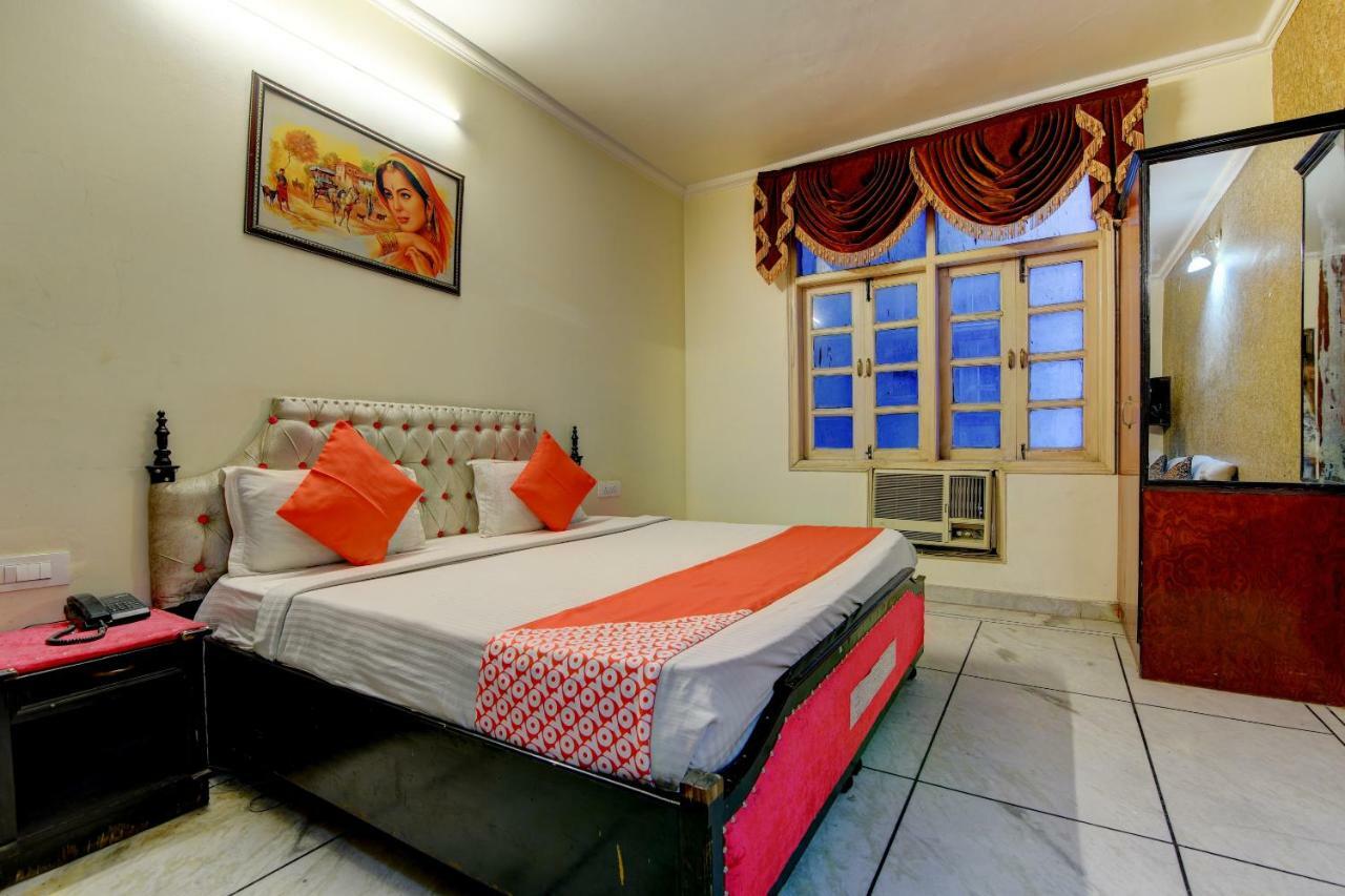 Rahul Palace By Golden Tree Near Metro Station And Ajmal Khan Market Hotel