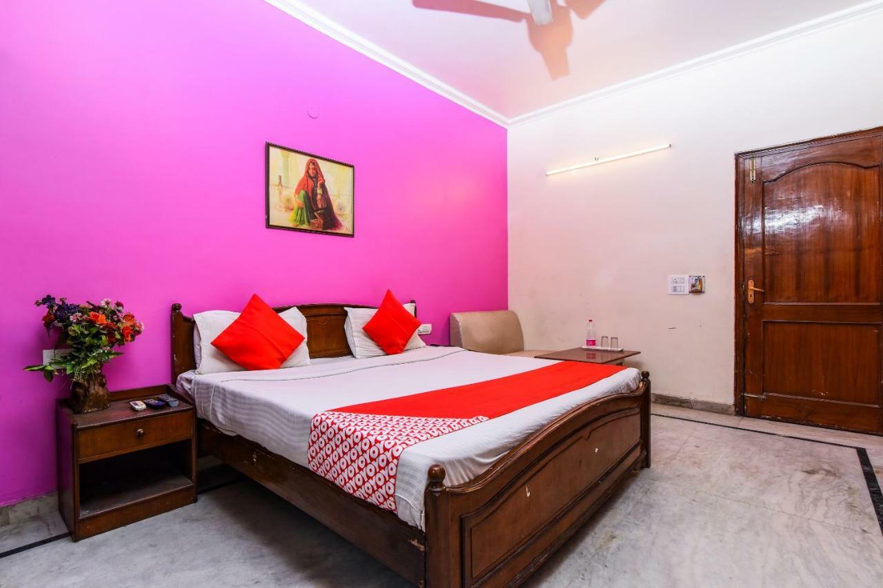 Rahul Palace By Golden Tree Near Metro Station And Ajmal Khan Market Hotel 3*
