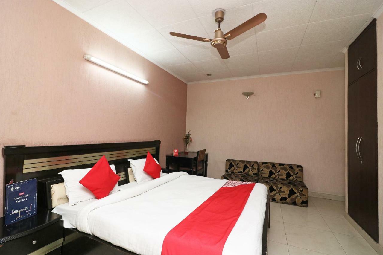 Hotel Oyo 24672 Bharat