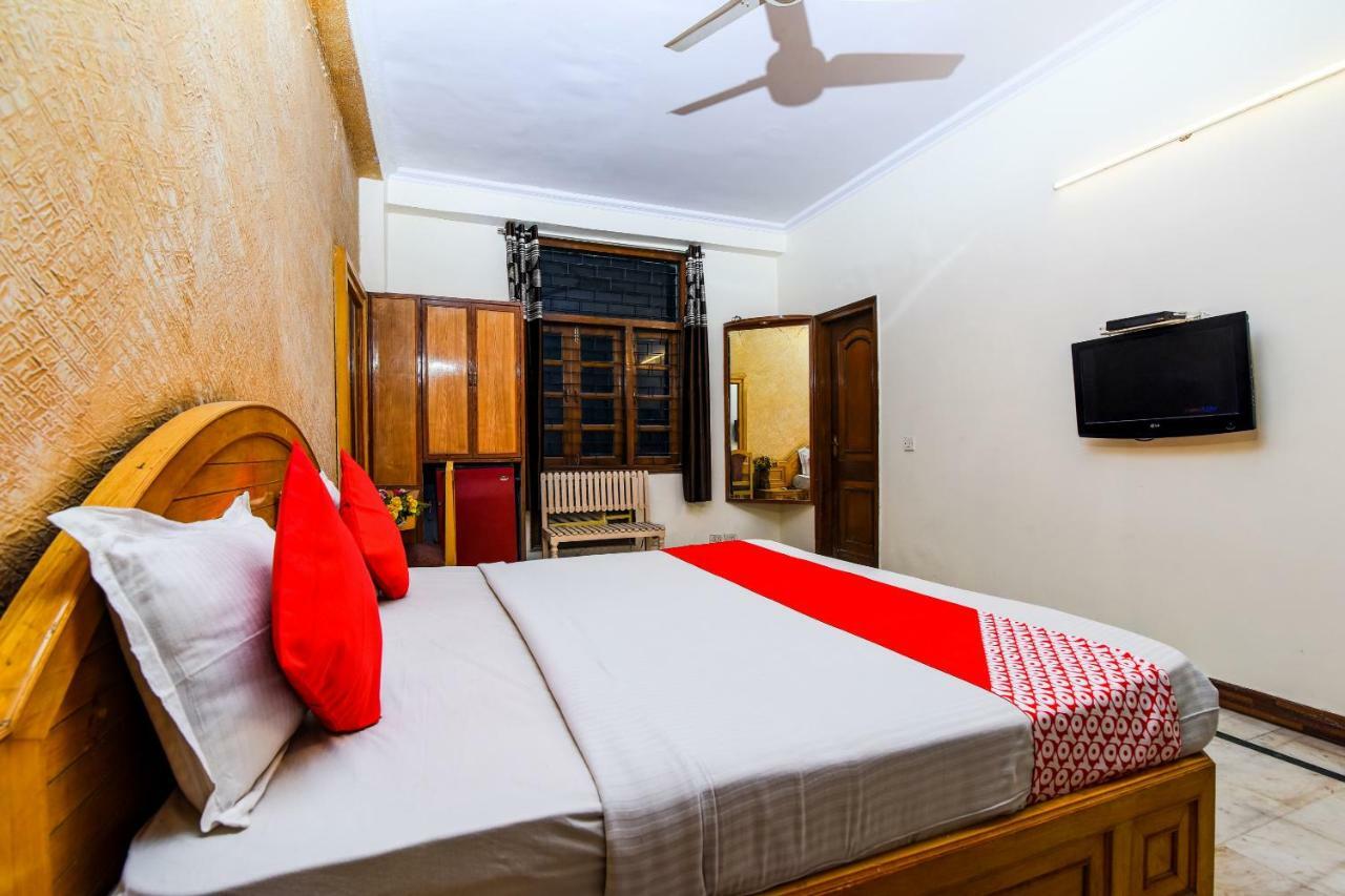 Rahul Palace By Golden Tree Near Metro Station And Ajmal Khan Market Hotel