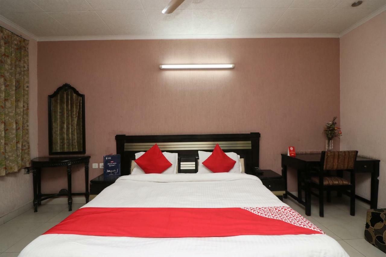 Oyo 24672 Bharat Hotel