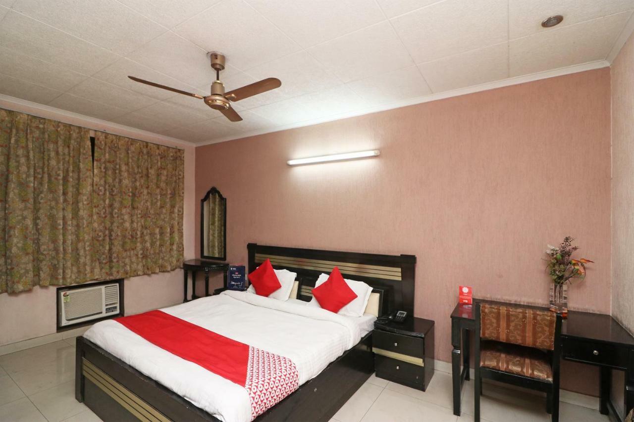 Oyo 24672 Bharat Hotel 3*