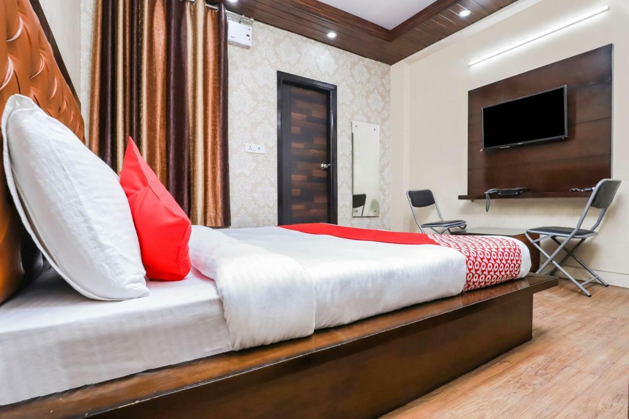 Oyo 28357 Mannat 3*