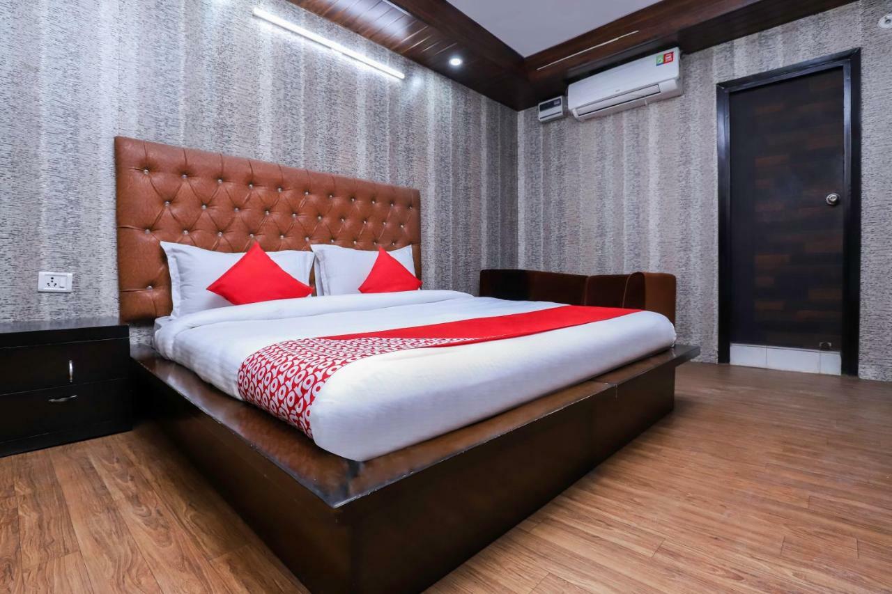 Oyo 28357 Mannat Hotel