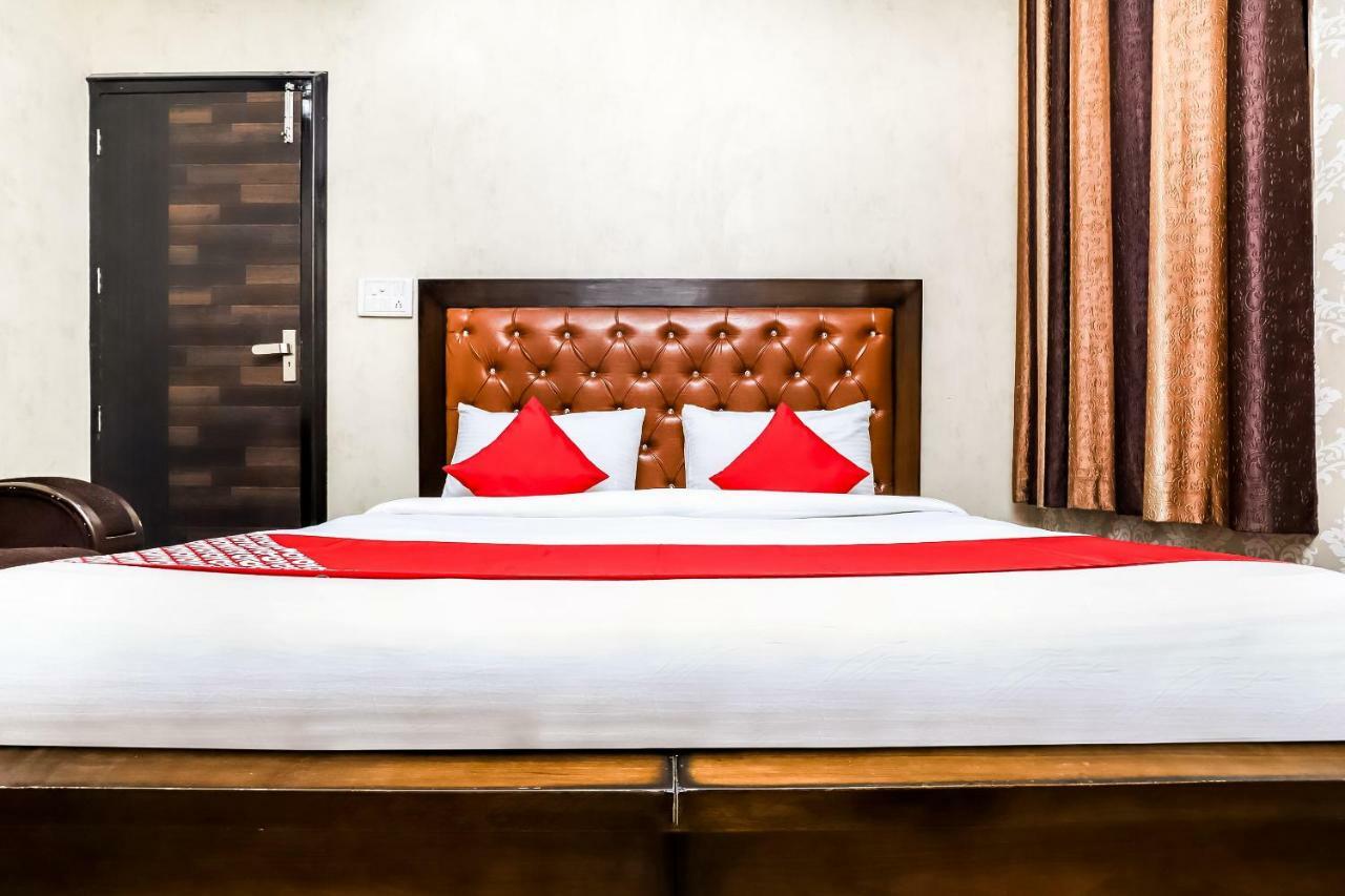 Oyo 28357 Mannat Hotel New Delhi