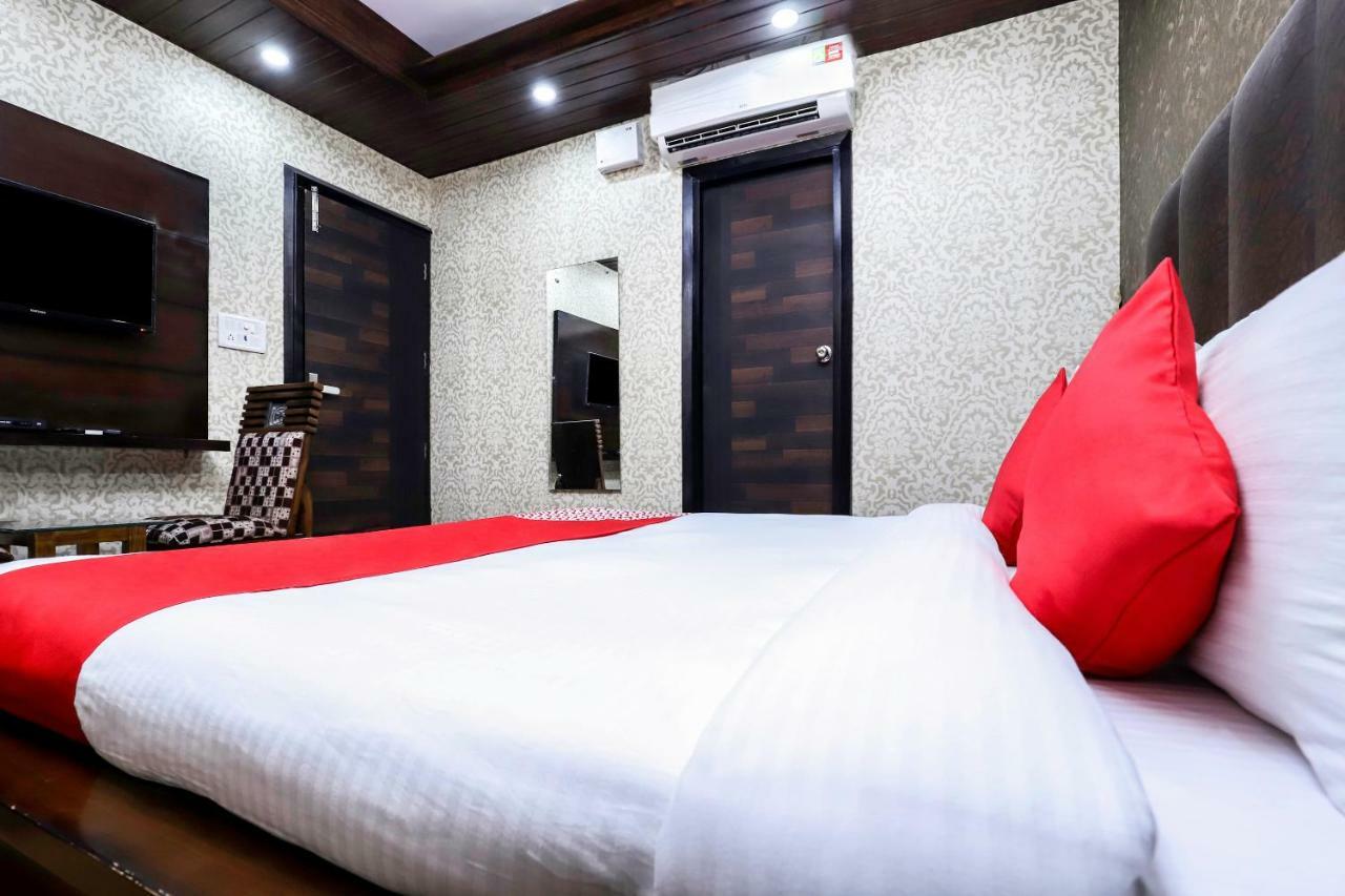 Oyo 28357 Mannat 3*