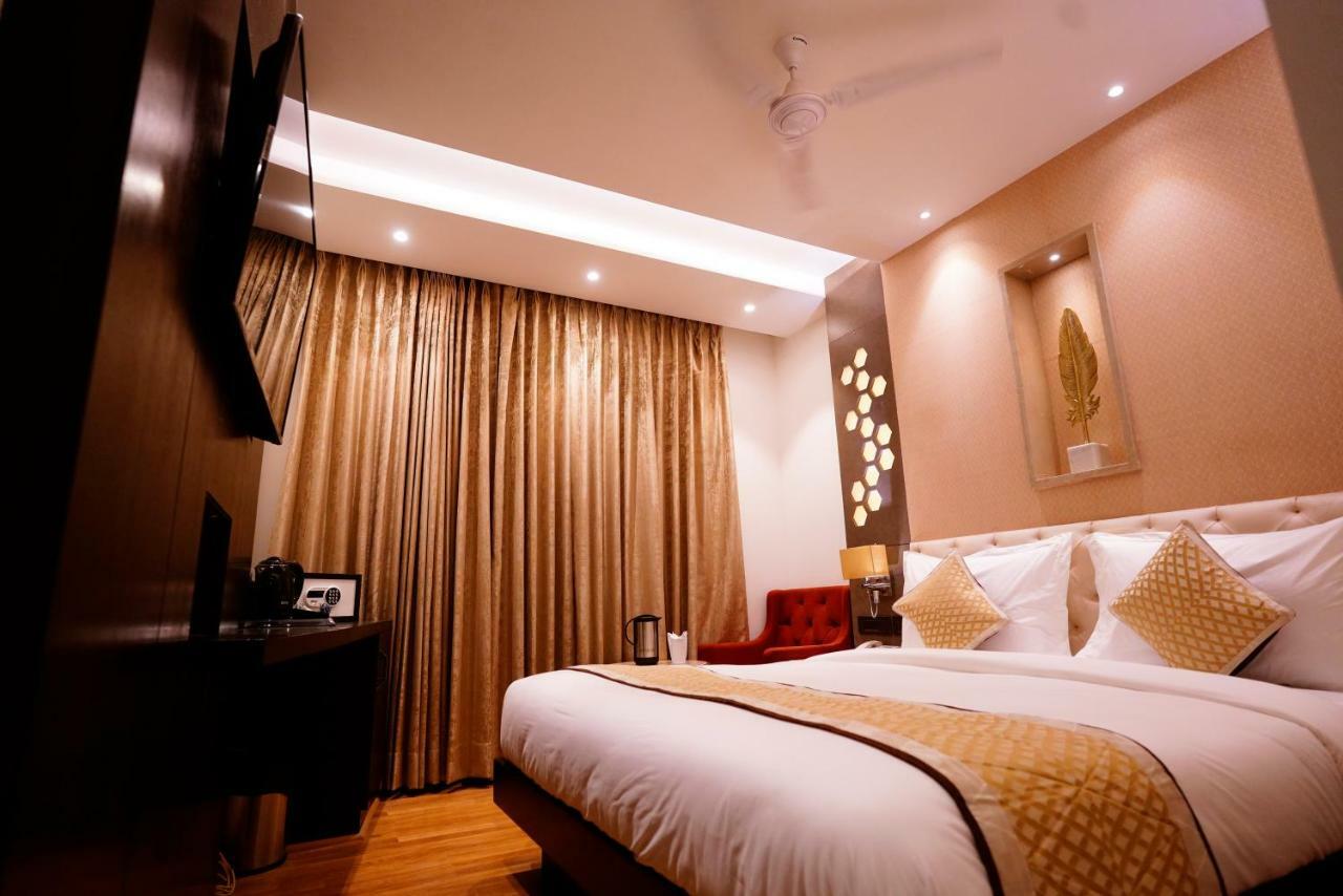 Pride With Free Airport Pickup Hotel