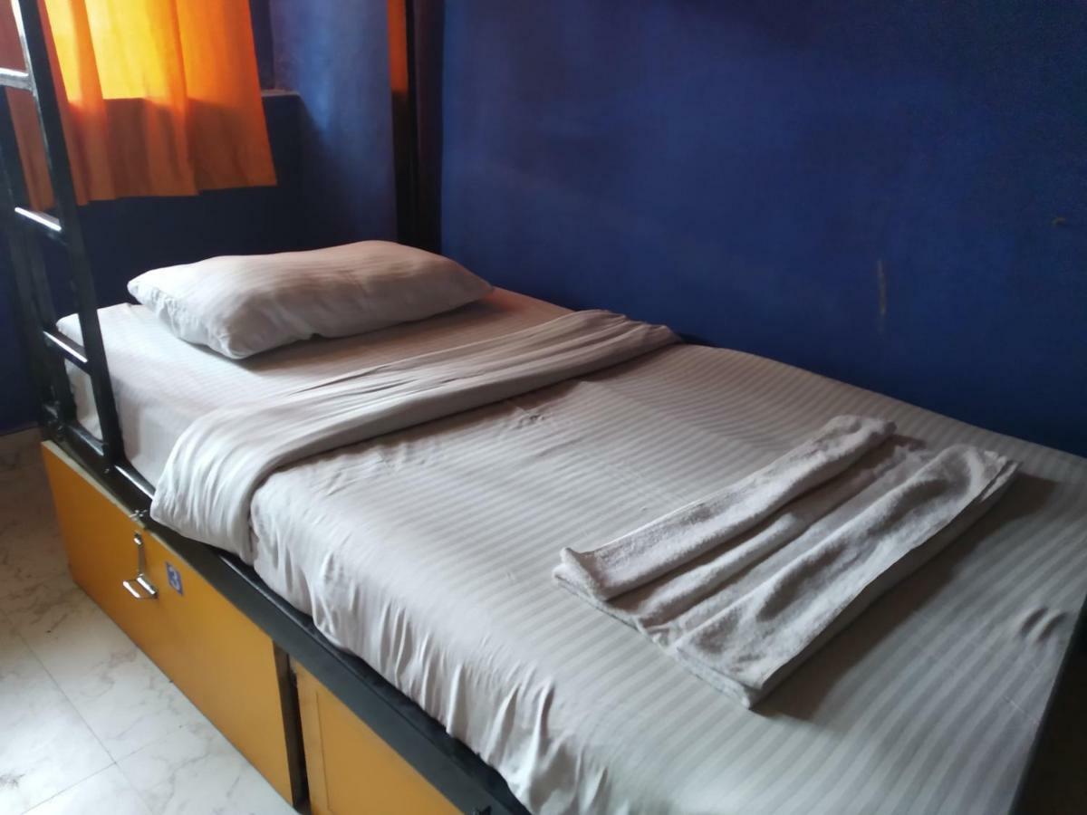 Bunk Hostel Delhi Albergue *