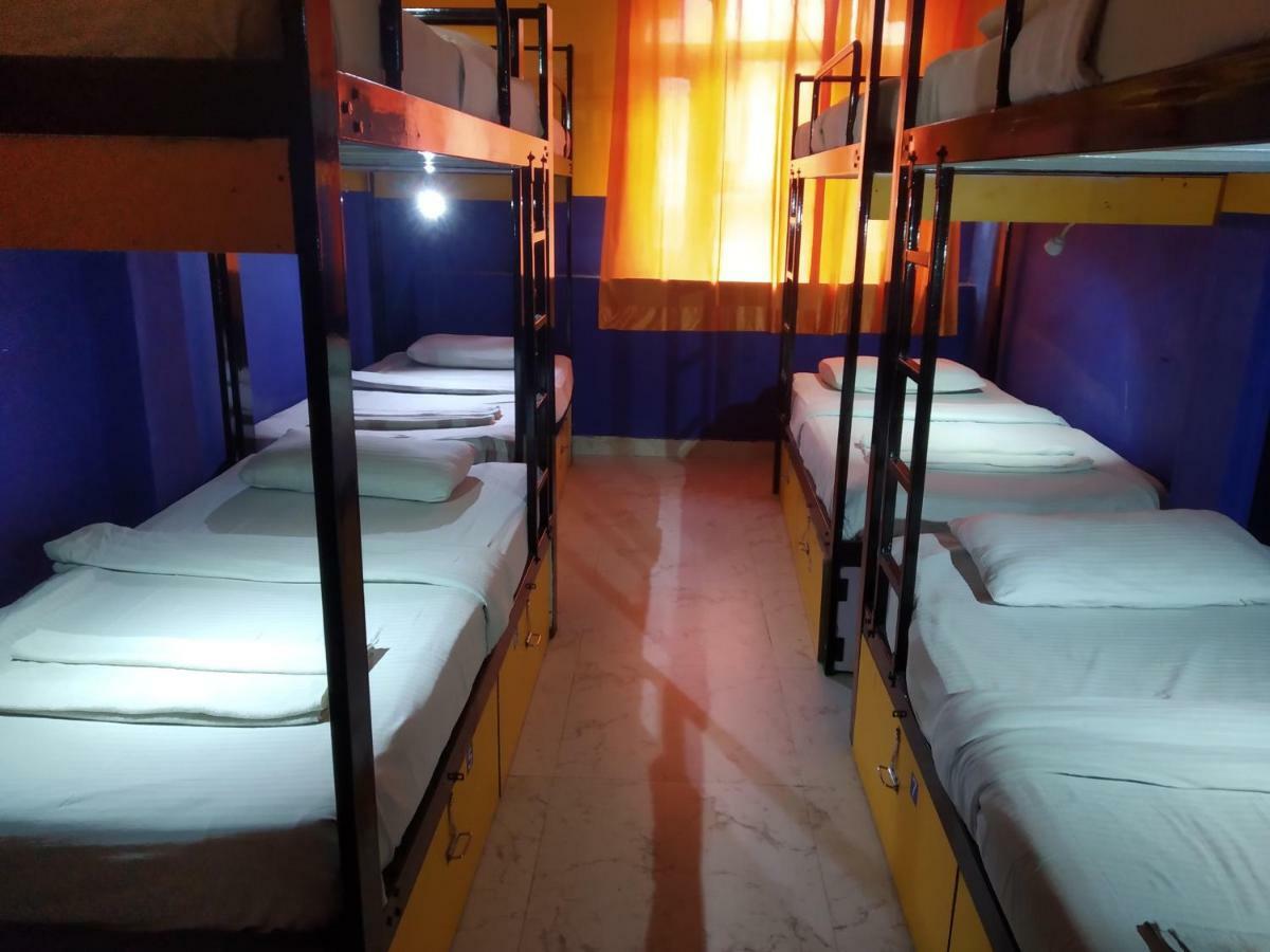 Bunk Hostel Delhi Albergue *