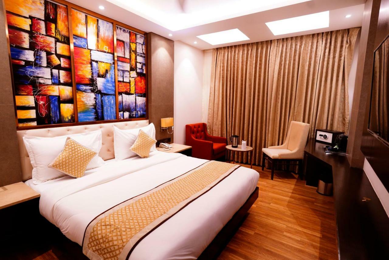 Pride With Free Airport Pickup Hotel