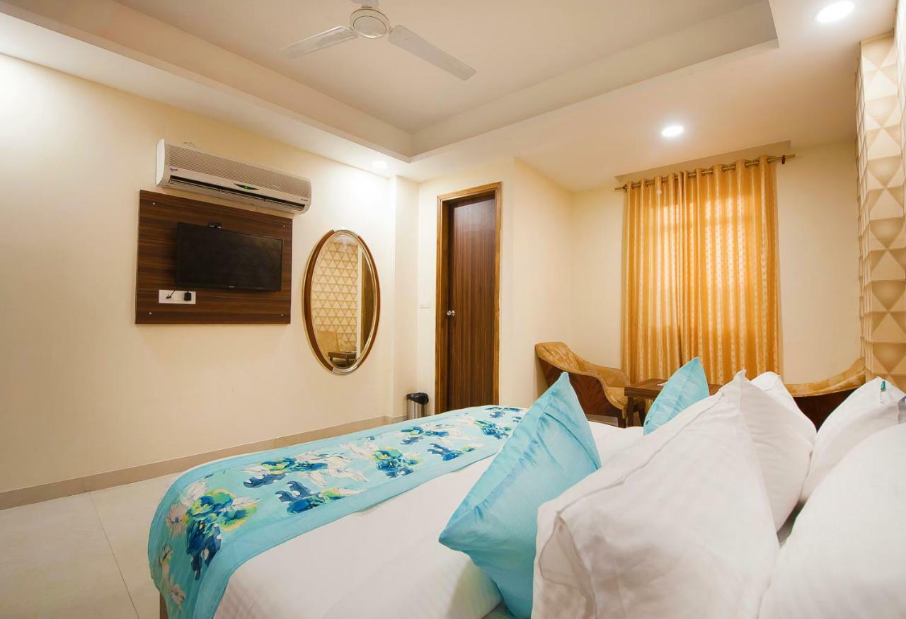 Platinum Delhi Airport 3*