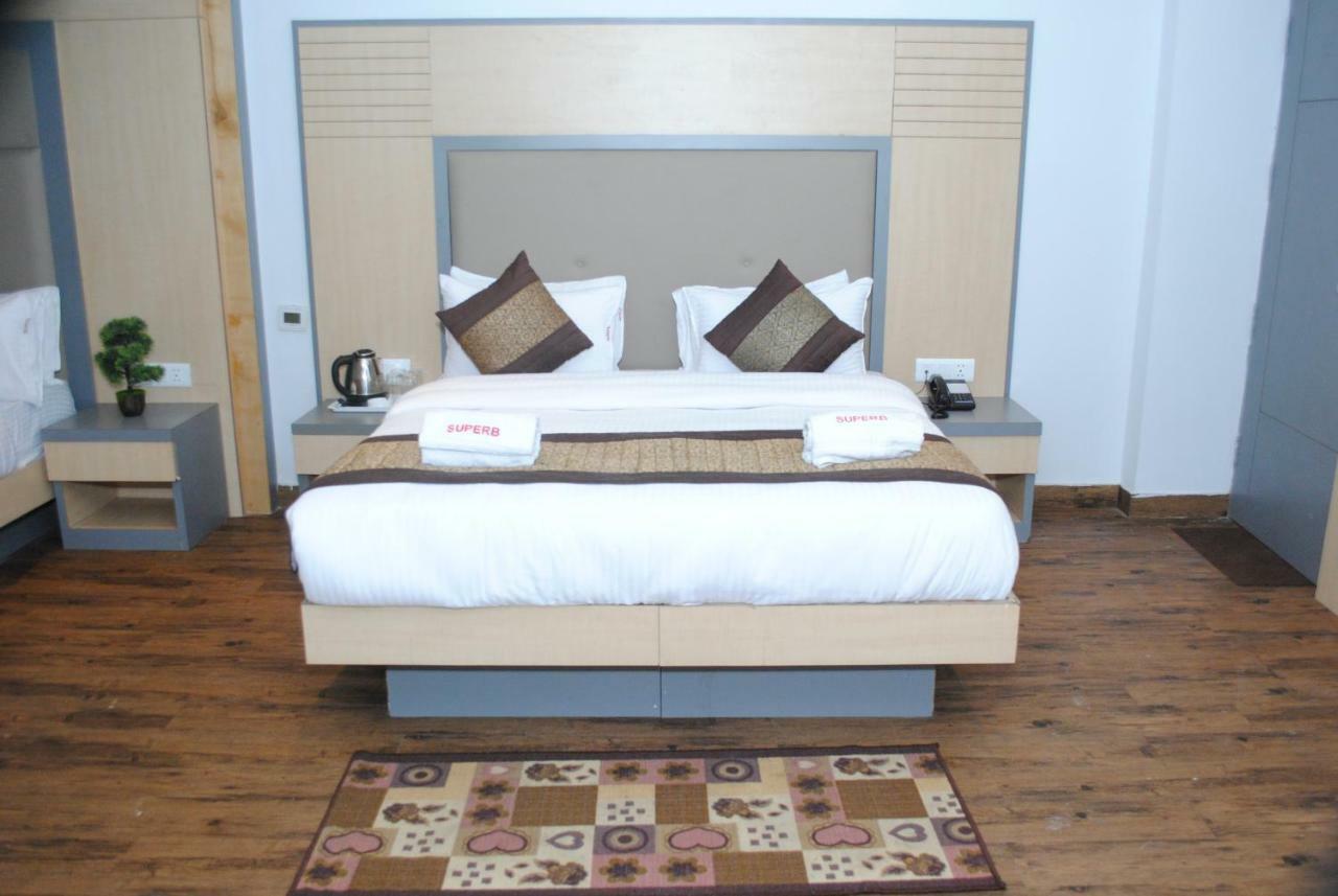 Hotel Superb 5 Mins Walk From Station Nova Deli